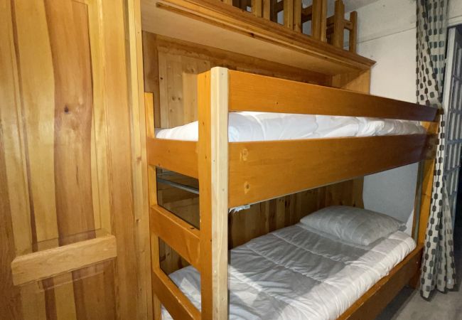 Apartment in Risoul - Appartement 6/8 couchages CIMBRO II 37 Apartment in Risoul - Appartement 6/8 couchages CIMBRO II 37