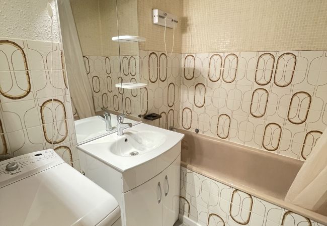 Apartment in Risoul - Appartement 6/8 couchages CIMBRO II 37 Apartment in Risoul - Appartement 6/8 couchages CIMBRO II 37
