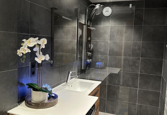 Chalet in Risoul - CHALET LES OURSONS 8 couchages Chalet in Risoul - CHALET LES OURSONS 8 couchages