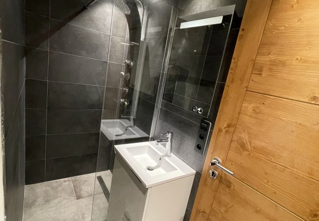 Chalet in Risoul - CHALET LES OURSONS 8 couchages Chalet in Risoul - CHALET LES OURSONS 8 couchages