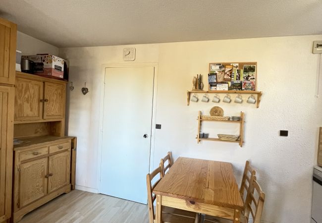 Studio in Risoul - Studio cabine 4 couchages CHRISTIANIA C 00 Studio in Risoul - Studio cabine 4 couchages CHRISTIANIA C 00