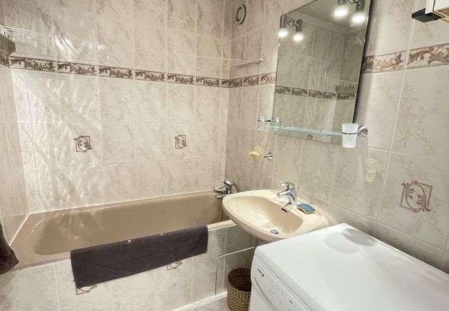 Apartment in Risoul - Appartement 6/7 couchages CIMBRO I 24 Apartment in Risoul - Appartement 6/7 couchages CIMBRO I 24