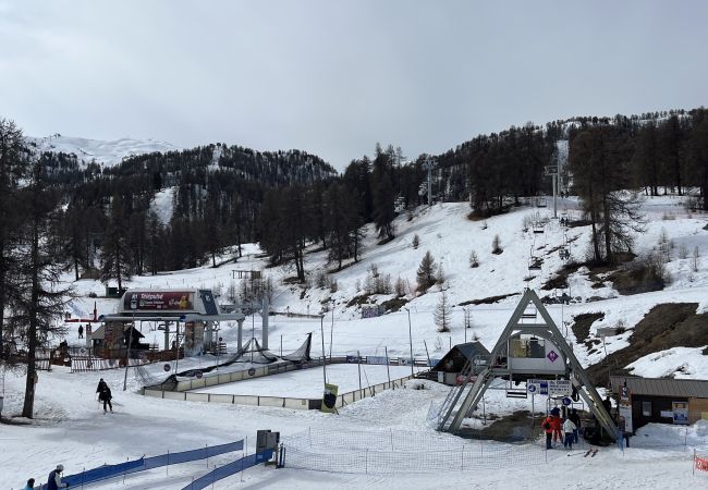 Apartment in Risoul - Appartement 6/7 couchages CIMBRO II 33 Apartment in Risoul - Appartement 6/7 couchages CIMBRO II 33