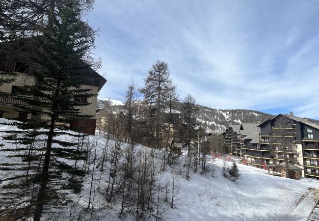 Studio in Risoul - Studio coin nuit 4 couchages CLEMATITES B 23 Studio in Risoul - Studio coin nuit 4 couchages CLEMATITES B 23