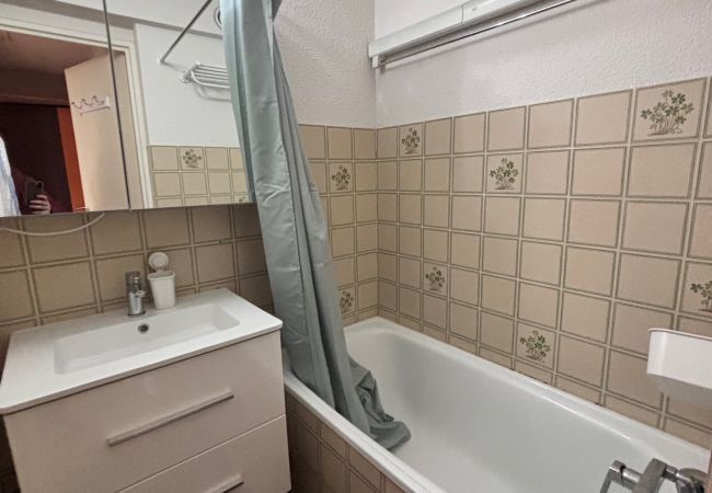 Studio in Risoul - Studio Cabine 4/5 couchages CLEMATITES D 401 Studio in Risoul - Studio Cabine 4/5 couchages CLEMATITES D 401