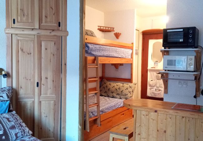 Studio in Risoul - Studio coin nuit 4 couchages ETERLOU 12 Bis Studio in Risoul - Studio coin nuit 4 couchages ETERLOU 12 Bis