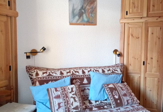 Studio in Risoul - Studio coin nuit 4 couchages ETERLOU 12 Bis Studio in Risoul - Studio coin nuit 4 couchages ETERLOU 12 Bis