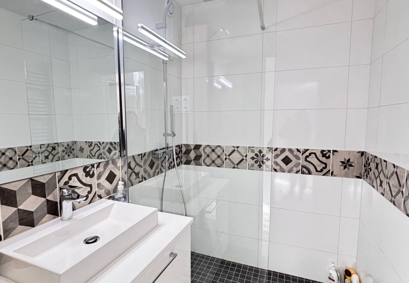 Apartment in Risoul - Appartement 4/6 couchages LE MELEZET G 16