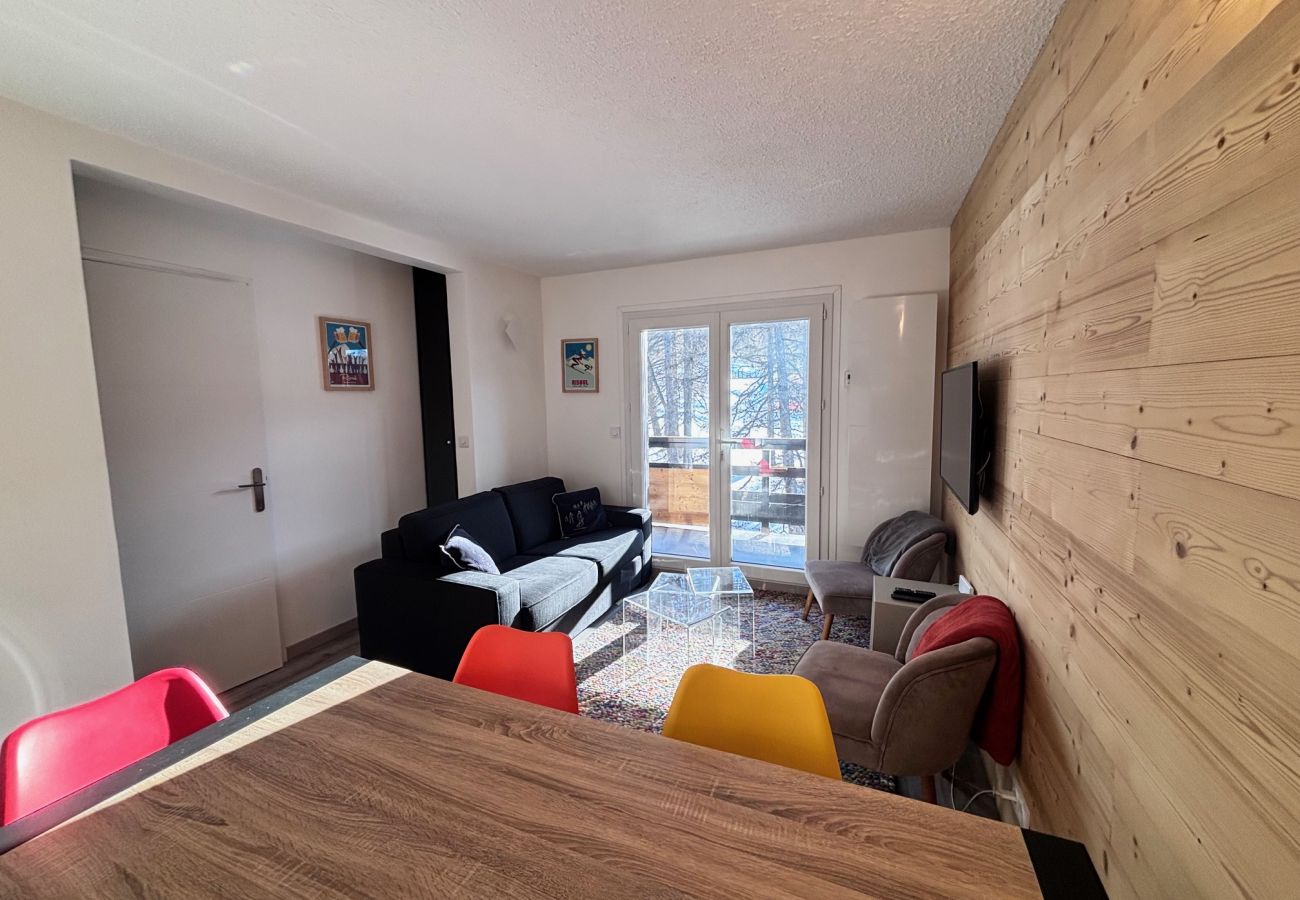 Apartment in Risoul - Appartement 4/6 couchages LE MELEZET G 16