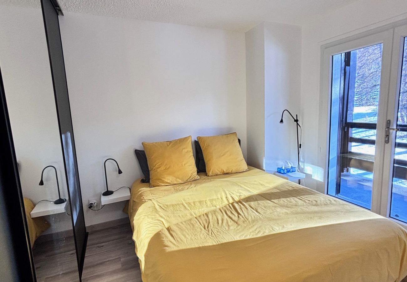 Apartment in Risoul - Appartement 4/6 couchages LE MELEZET G 16