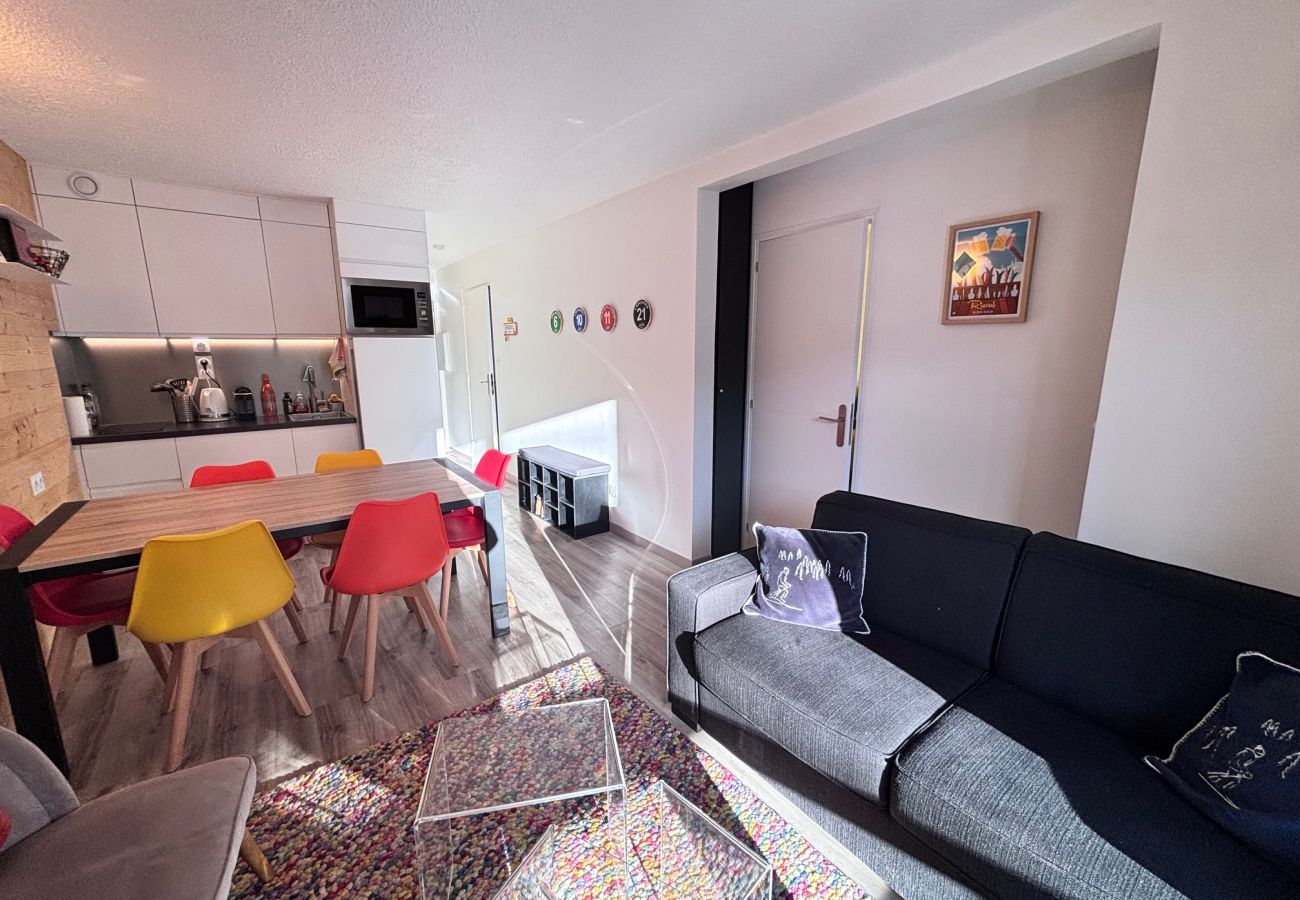 Apartment in Risoul - Appartement 4/6 couchages LE MELEZET G 16