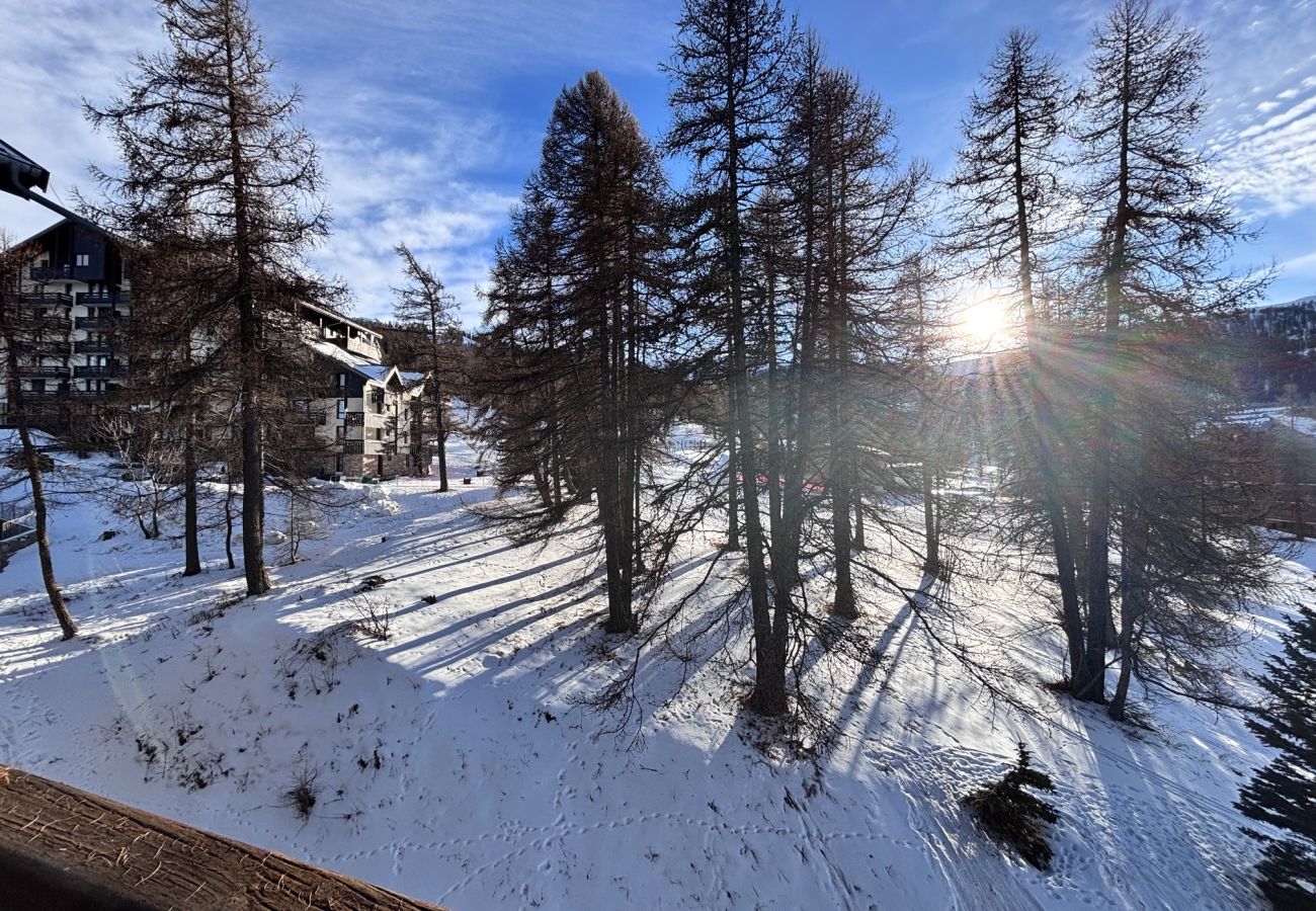 Apartment in Risoul - Appartement 4/6 couchages LE MELEZET G 16