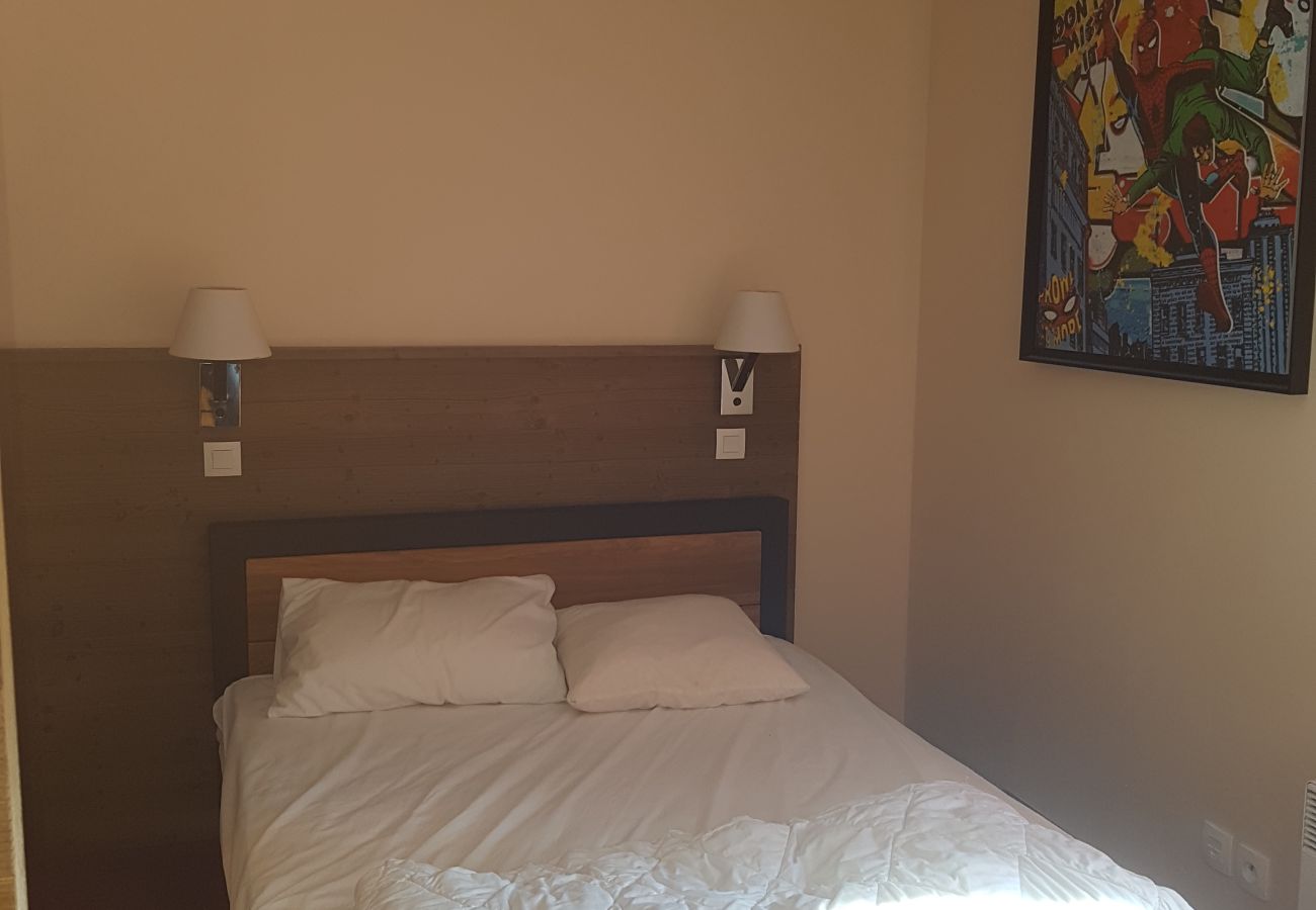 Apartment in Risoul - Appartement 4 pièces 8 couchages Deneb 23