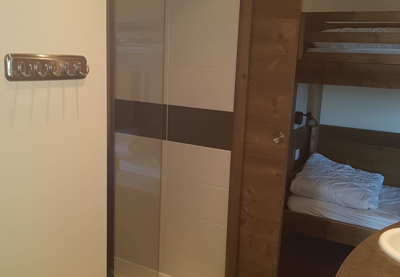 Apartment in Risoul - Appartement 4 pièces 8 couchages Deneb 23