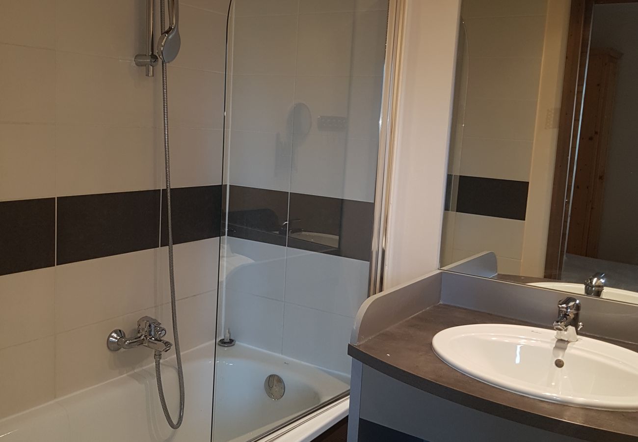 Apartment in Risoul - Appartement 4 pièces 8 couchages Deneb 23