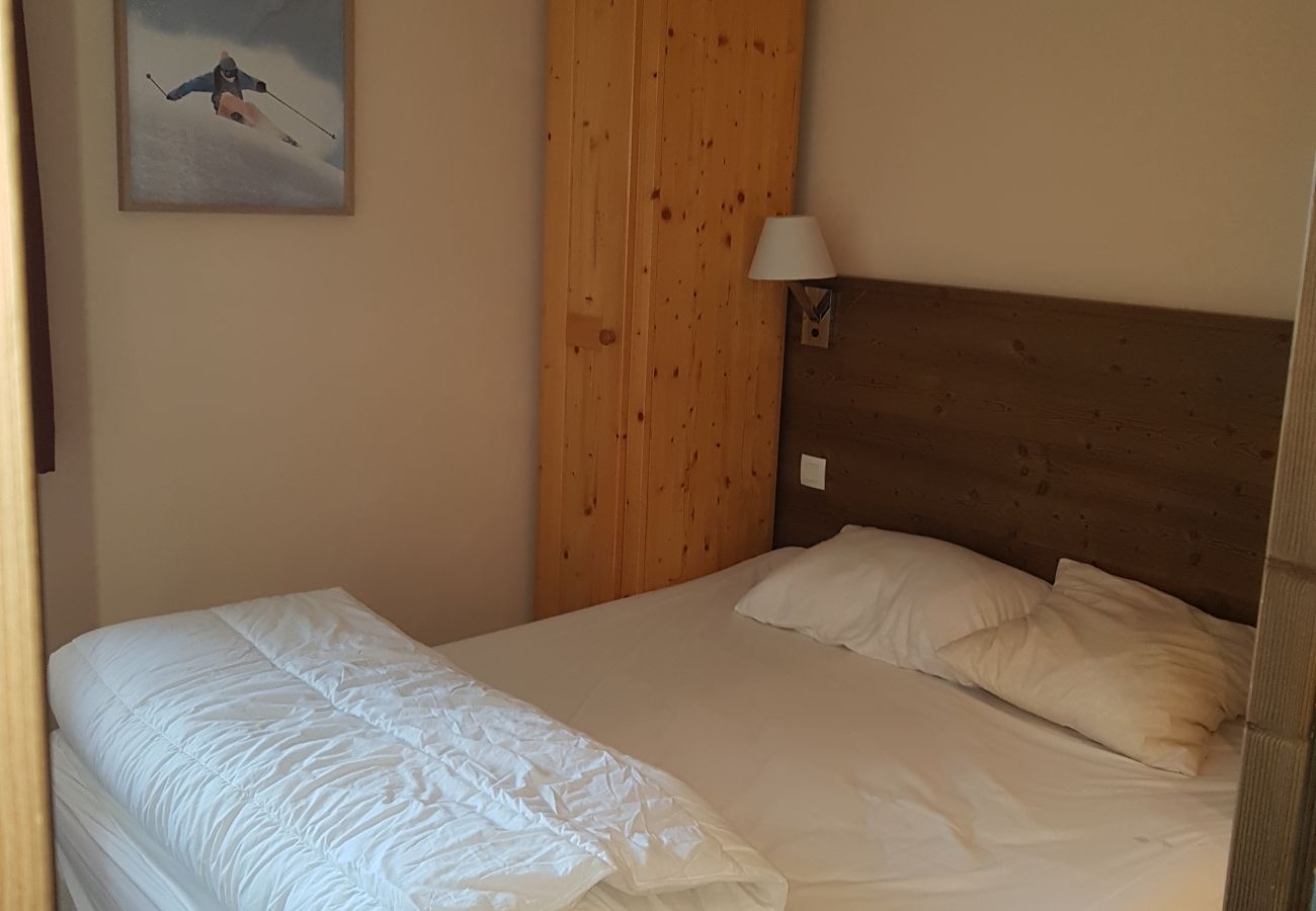 Apartment in Risoul - Appartement 4 pièces 8 couchages Deneb 23