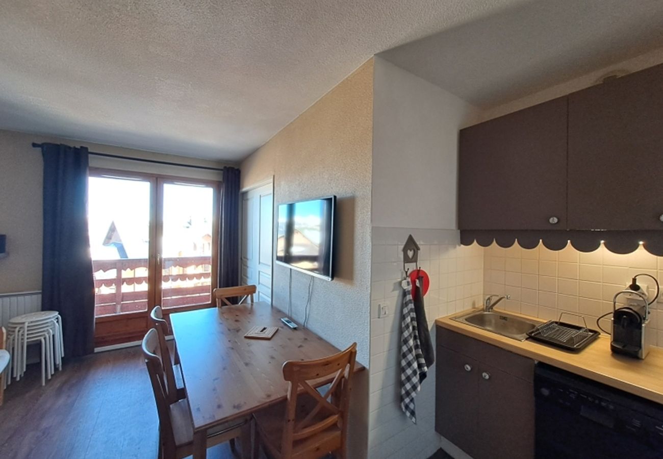 Apartment in Risoul - 2 pièces + coin nuit 6 couchages Les Balons de Sir