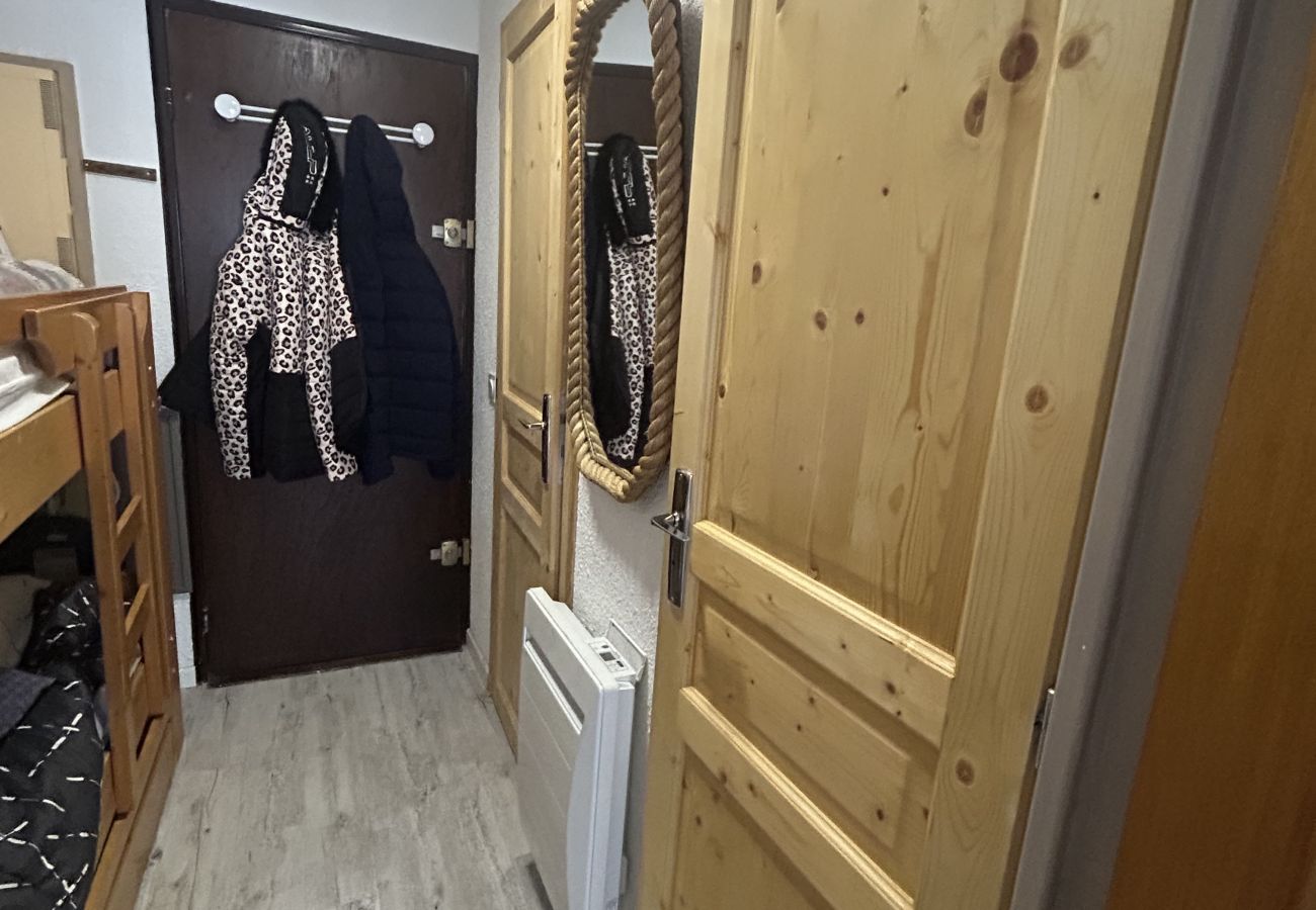 Studio in Risoul - CLEMATITES B12 Studio Coin Nuit 4 couchages