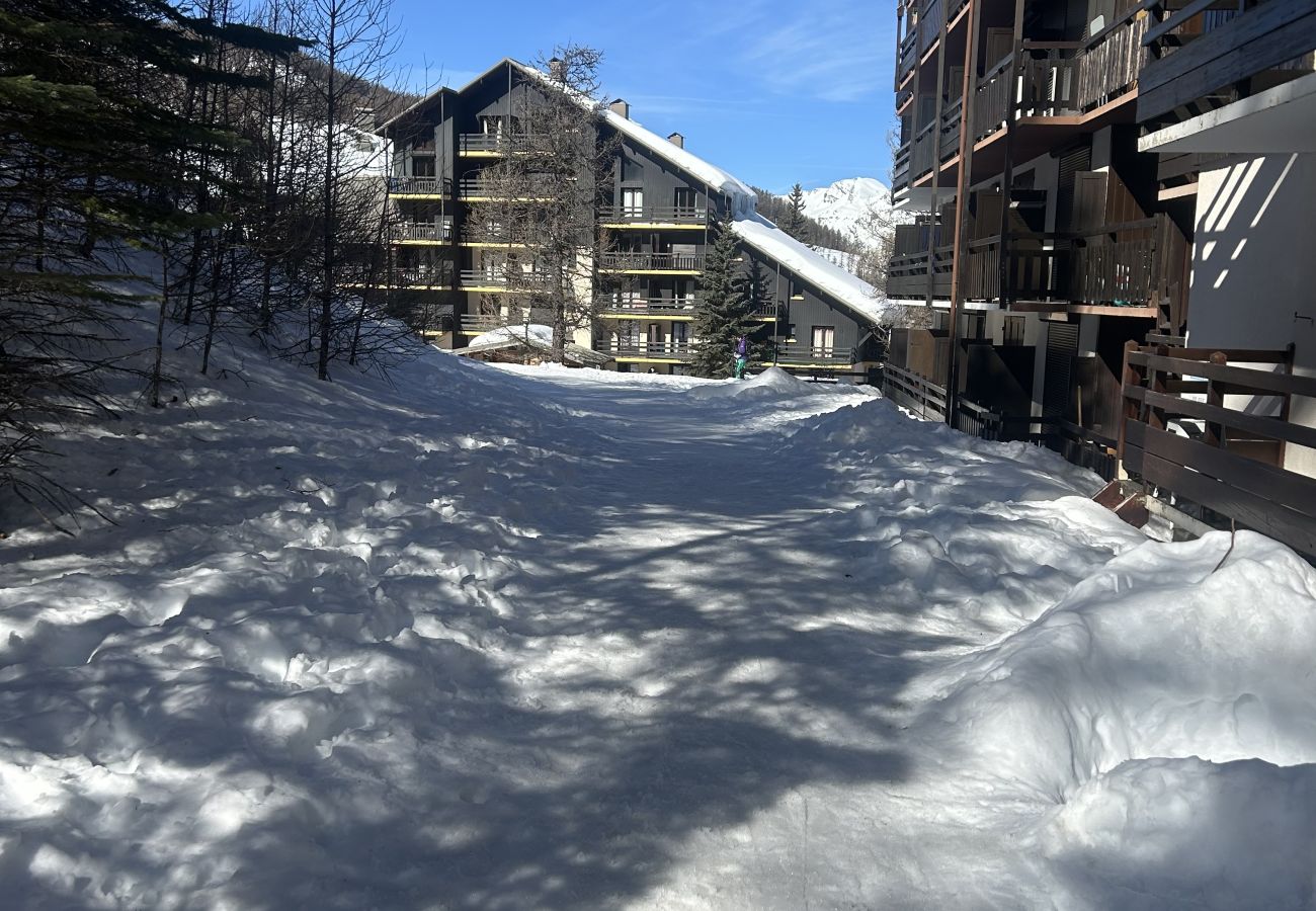 Studio in Risoul - CLEMATITES B12 Studio Coin Nuit 4 couchages