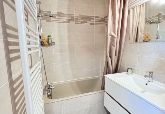 Studio à Risoul - Studio cabine 4 couchages OREE DU BOIS B 411 Studio à Risoul - Studio cabine 4 couchages OREE DU BOIS B 411